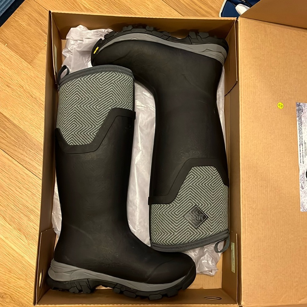 Women’s Arctic Ice AG Tall Muck Boots 6